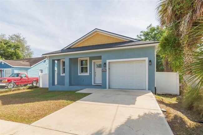 2013 E Waters Ave in Tampa, FL - Building Photo - Building Photo