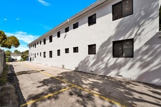 2150 SW 26th St in Miami, FL - Building Photo - Building Photo