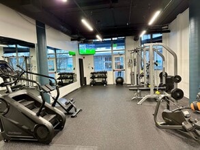 Limestone Court in Bellevue, WA - Foto de edificio - Building Photo