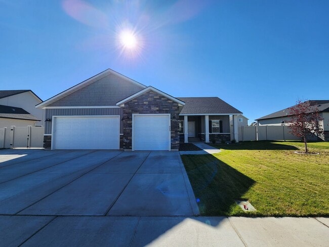 805 Broadmoor Ave