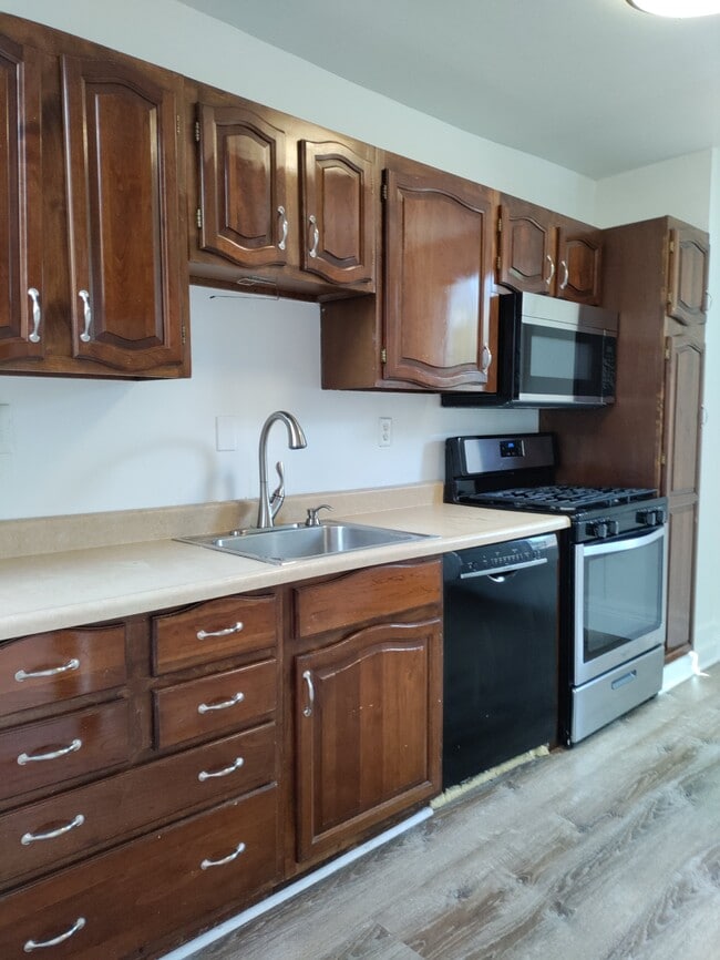 2633 S 18th St, Unit 2