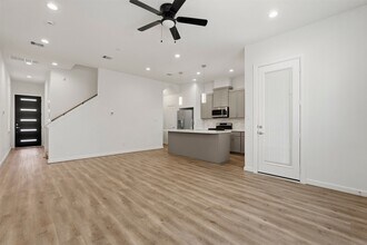 1113 Highland Square Ln in Houston, TX - Building Photo - Building Photo