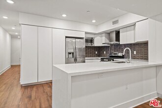 1223 Wellesley Ave in Los Angeles, CA - Building Photo - Building Photo