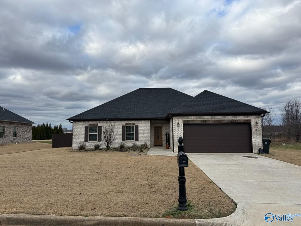 156 Old Eli Rd in Toney, AL - Building Photo