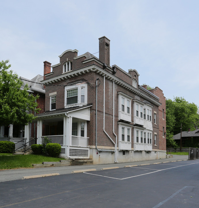 18 S Lake Ave in Albany, NY - Building Photo