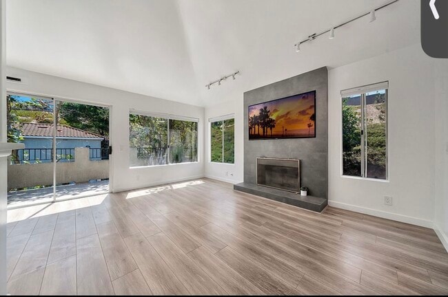 property at 122 Sandpiper Ln