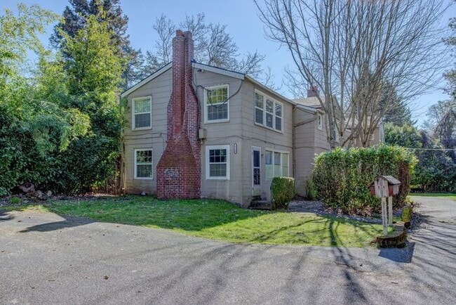 2716 SW Custer St in Portland, OR - Building Photo - Building Photo