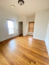9 S Van Buren St, Unit A in Batavia, IL - Foto de edificio - Building Photo