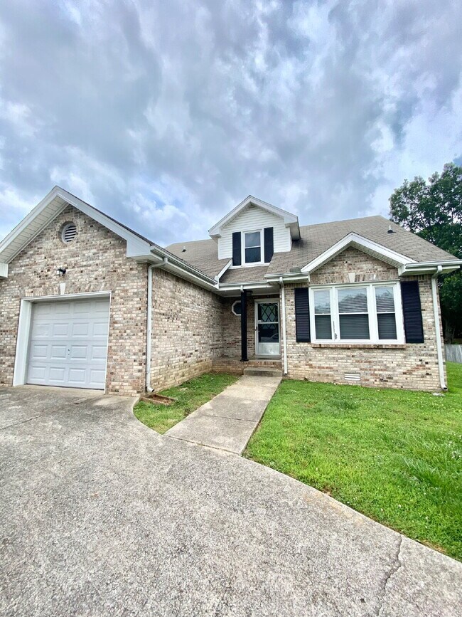 1316 Sun Valley Rd in Clarksville, TN - Building Photo - Building Photo