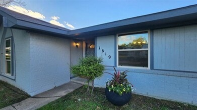1619 Glenhill Ln in Lewisville, TX - Building Photo - Building Photo