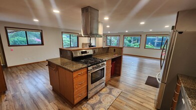39927 May Creek Rd in Gold Bar, WA - Building Photo - Building Photo