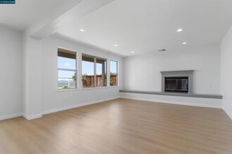 1105 Rock Harbor Point in Hercules, CA - Building Photo - Building Photo