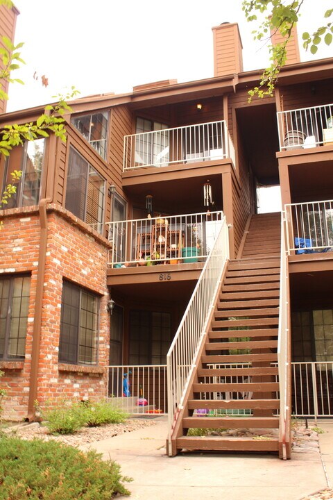 816 S Vance St in Lakewood, CO - Building Photo