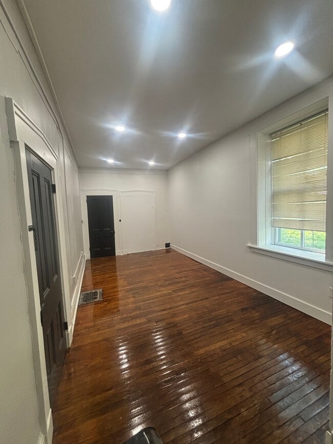 109 S 6th St, Unit 1