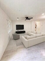 10402 Hinds St in Houston, TX - Building Photo