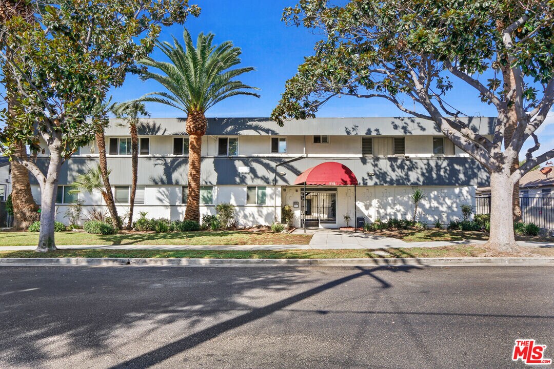 115 N Oak St in Inglewood, CA - Building Photo