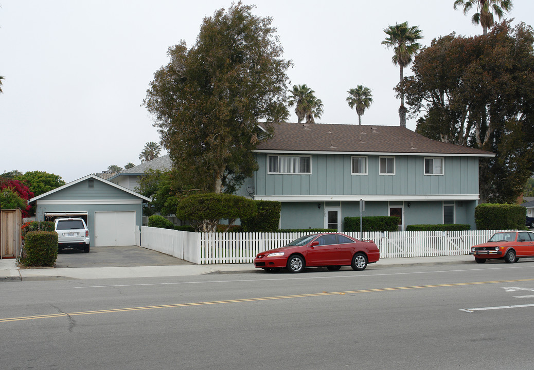 1121-1123 Peninsula St in Ventura, CA - Building Photo