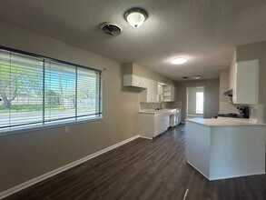 6022 Killarney Dr in Corpus Christi, TX - Building Photo - Building Photo