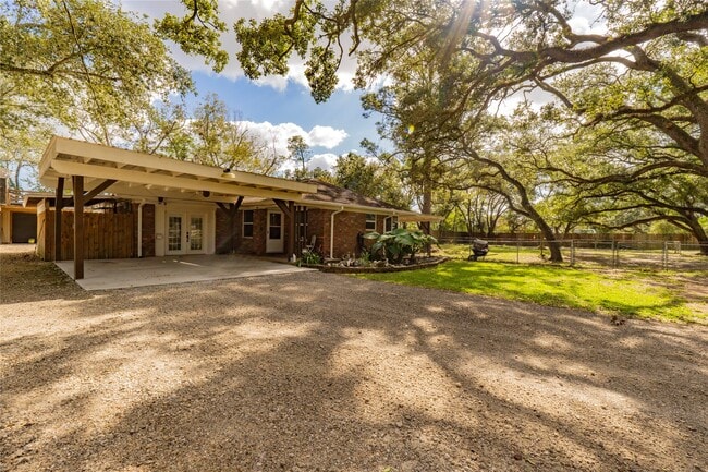 4417 Cherry St in Santa Fe, TX - Foto de edificio - Building Photo