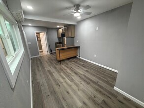 2207 Fairfield Ave, Unit Studio in Fairfield, CA - Foto de edificio - Building Photo