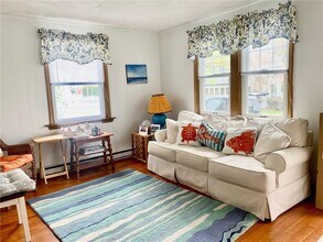 56 Bayberry Rd in Narragansett, RI - Building Photo - Building Photo