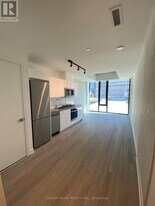 195 McCaul St in Toronto, ON - Building Photo