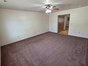 1003 S Riggen St, Unit A in Kirksville, MO - Foto de edificio - Building Photo
