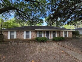 2016 Cathedral Way in Mobile, AL - Building Photo