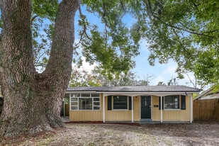 5828 Wiltshire St in Jacksonville, FL - Building Photo