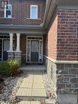 212 Losino Cres in Ottawa, ON - Building Photo