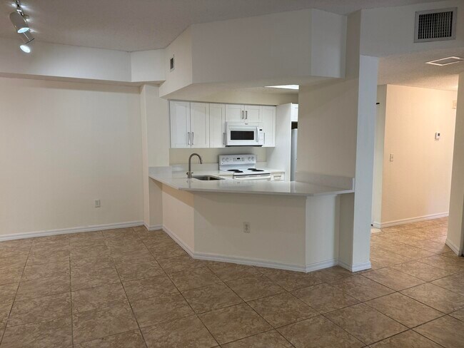 3020 Alcazar Pl in Palm Beach Gardens, FL - Building Photo - Building Photo