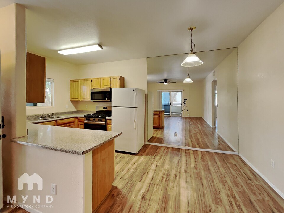 5655 E Sahara Ave in Las Vegas, NV - Building Photo