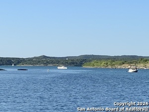 912 Irene Dr in Canyon Lake, TX - Foto de edificio