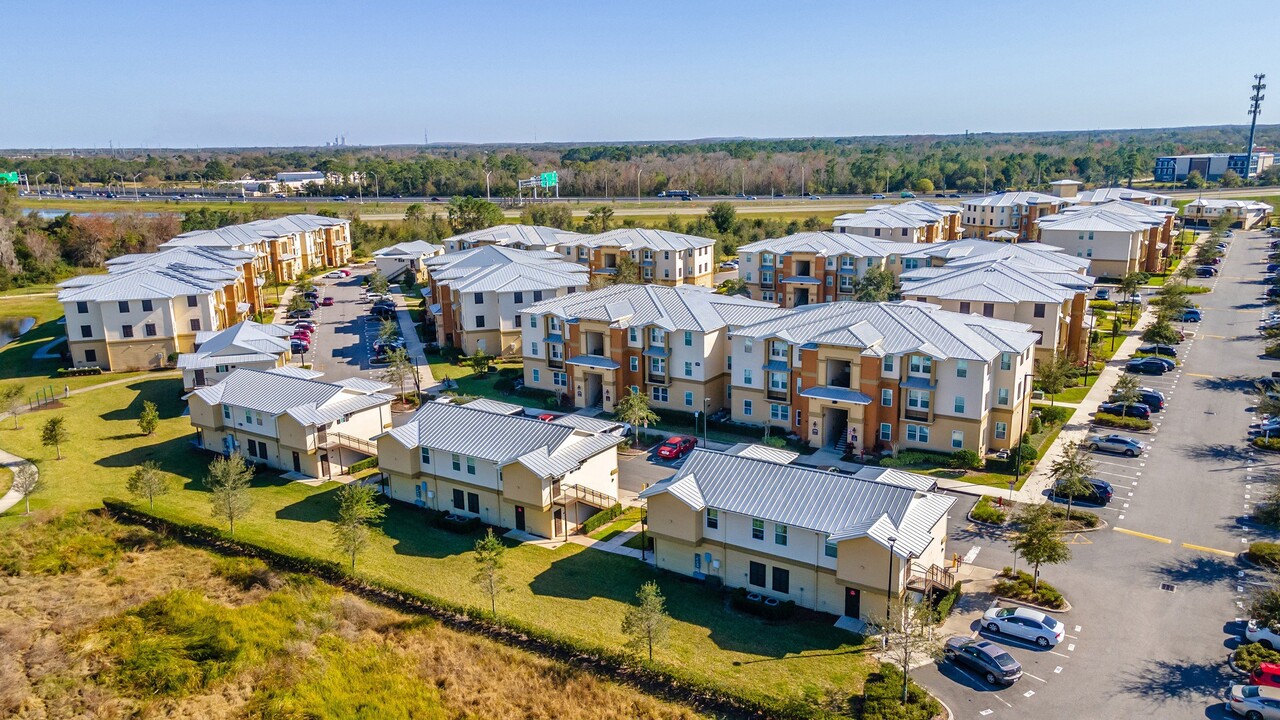 Vista Pines in Orlando, FL - Foto de edificio