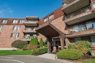 1006 Paradise Rd in Swampscott, MA - Building Photo - Building Photo