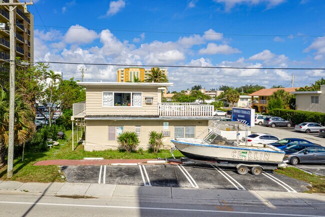 SeaPointe Condominium Association in Pompano Beach, FL - Building Photo - Building Photo