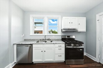 1810 Berkley Ave, Unit 1st Floor in Cincinnati, OH - Building Photo - Building Photo