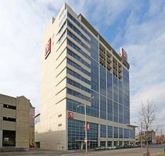 Grohmann Tower Apartments in Milwaukee, WI - Building Photo - Building Photo