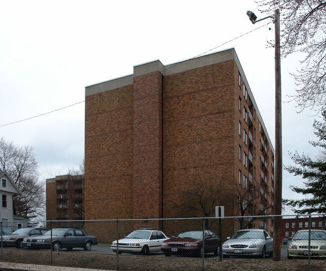 Elmwood Towers in Holyoke, MA - Building Photo - Building Photo