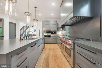 1452 Buena Vista Ave in McLean, VA - Building Photo - Building Photo