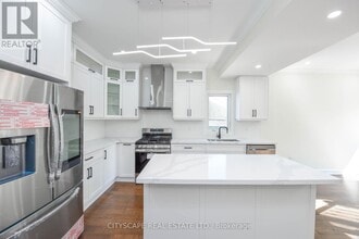 3134 Merritt Ave in Mississauga, ON - Building Photo - Building Photo