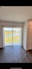 5335 Entertainment Way in Fort Pierce, FL - Foto de edificio - Building Photo