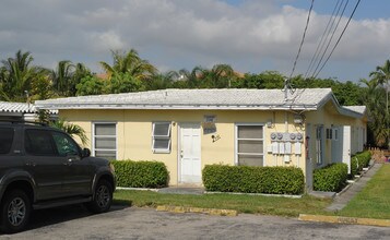 923-925 NE 18th Ave in Fort Lauderdale, FL - Building Photo - Building Photo