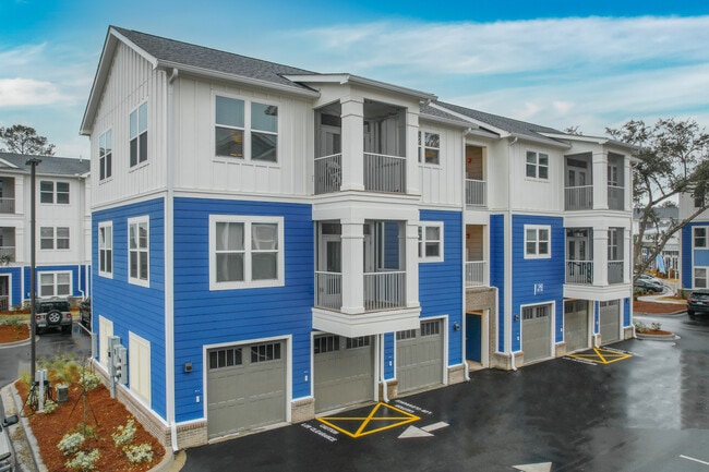 Overlook Point in Charleston, SC - Building Photo - Building Photo