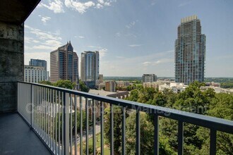 210 N Church St in Charlotte, NC - Foto de edificio - Building Photo