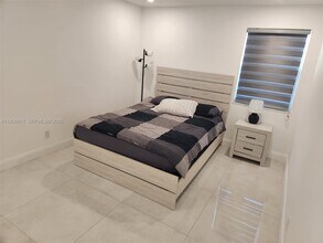 2165 SW 47th St in Fort Lauderdale, FL - Building Photo - Building Photo