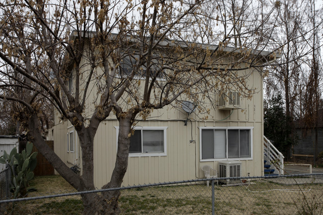 321 W El Camino Ave in Sacramento, CA - Foto de edificio - Building Photo