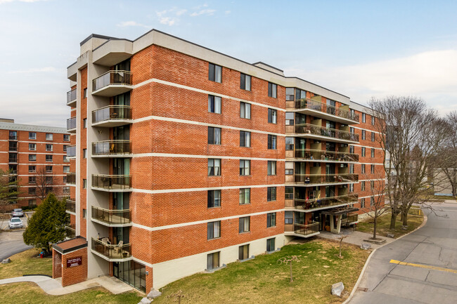 Green Park in Kingston, ON - Building Photo - Building Photo