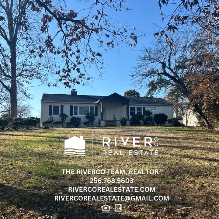 1201 Wildwood Park Rd in Florence, AL - Building Photo