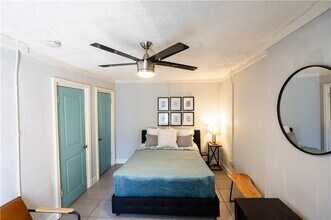 235 Walnut St NW in Atlanta, GA - Foto de edificio - Building Photo